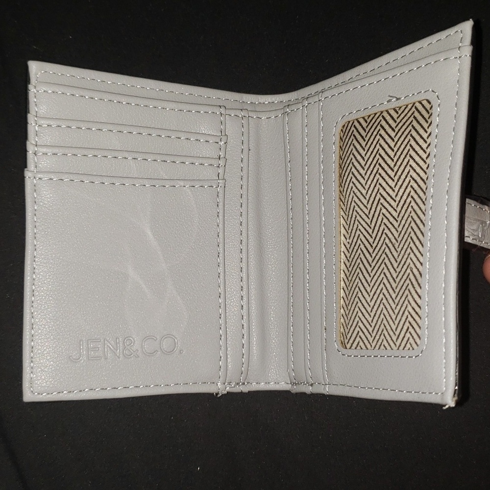 NWT- Jen & Co Folding Wallet. Grey & White Chevron. Model WL2066 - Picture 4 of 7